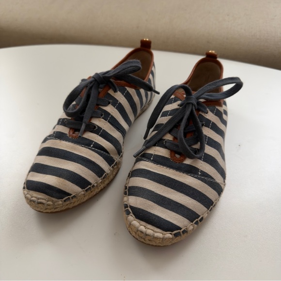 Michael Kors Blue & White Stripe Canvas Jute Trimmed Lace Up Shoes 7M - Picture 2 of 9
